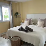 Beautiful 2 Bedroom In Puerto Banus ! شقة
