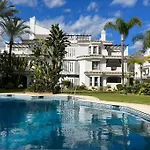 Beautiful 2 Bedroom In Puerto Banus ! شقة ماربيا