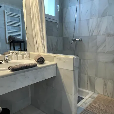 Beautiful 2 Bedroom In Puerto Banus ! Apartment *