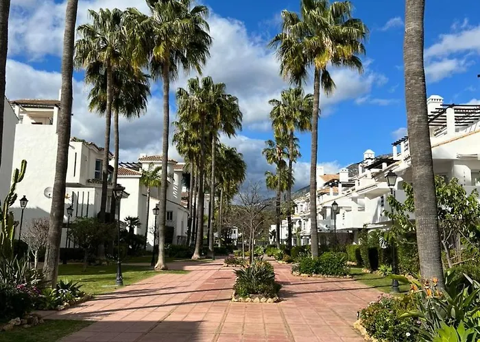 Beautiful 2 Bedroom In Puerto Banus ! * マルベーリャ