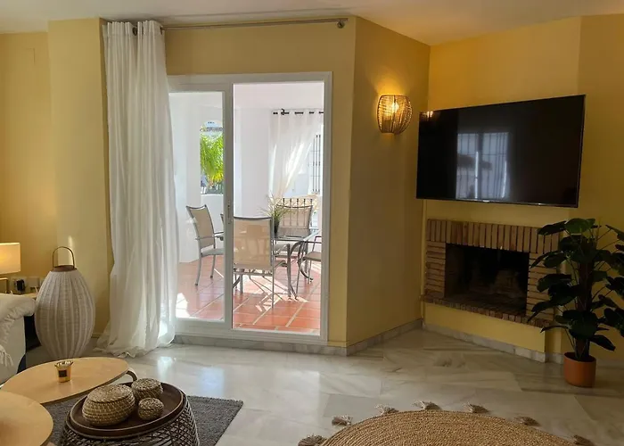 Beautiful 2 Bedroom In Puerto Banus ! マルベーリャ