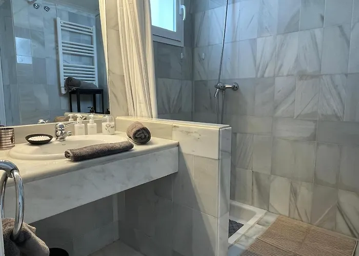 Beautiful 2 Bedroom In Puerto Banus ! Daire *