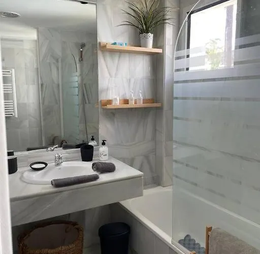 Beautiful 2 Bedroom In Puerto Banus ! Daire