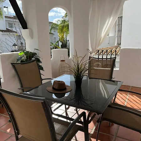 Beautiful 2 Bedroom In Puerto Banus ! דירה *