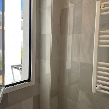 Beautiful 2 Bedroom In Puerto Banus ! דירה